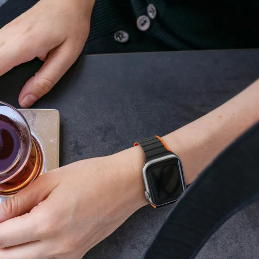 Apple Watch rihm 424445mm silikoonist magnetkinnitusega must ja oran 9